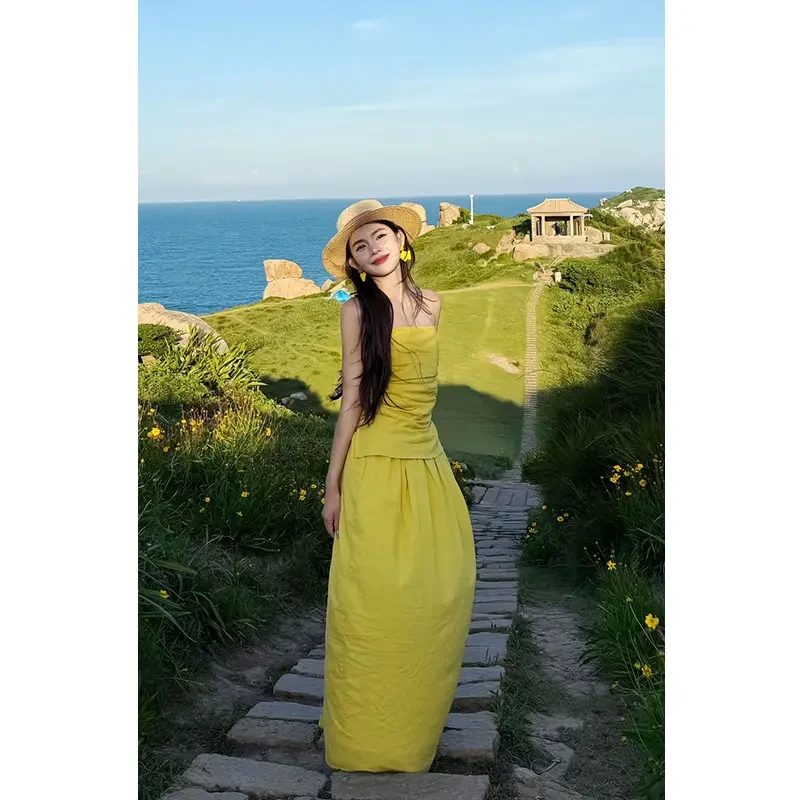 法式高级感抹胸上衣女夏季海边度假气质黄色沙滩半身长裙子两件套