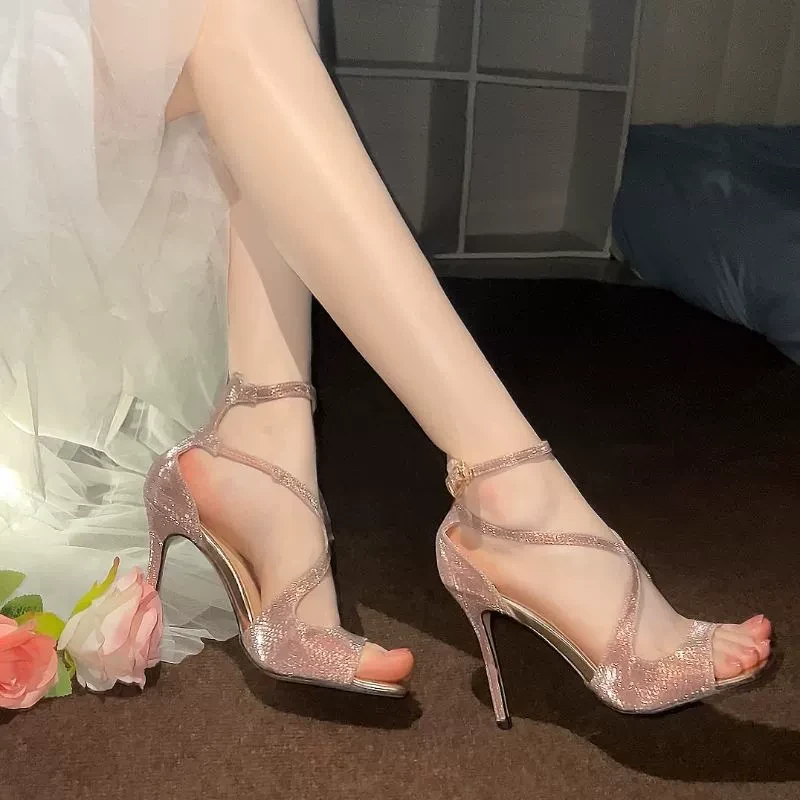人鱼姬一字带性感露趾高跟凉鞋女2025夏新款交叉带亮片方头细闪