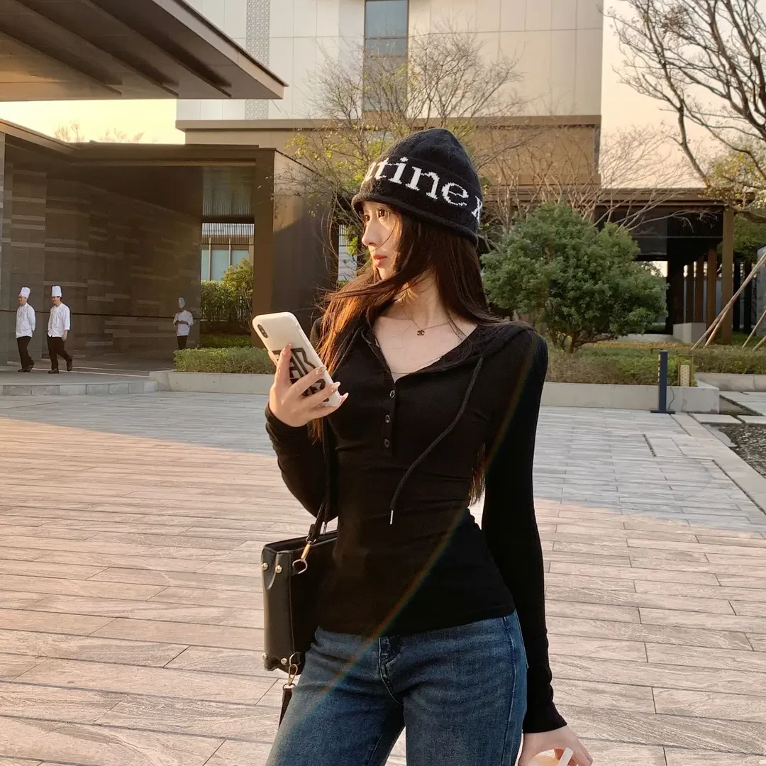 简约美式辣妹修身显身材半开扣连帽卫衣收腰内搭长袖上衣女