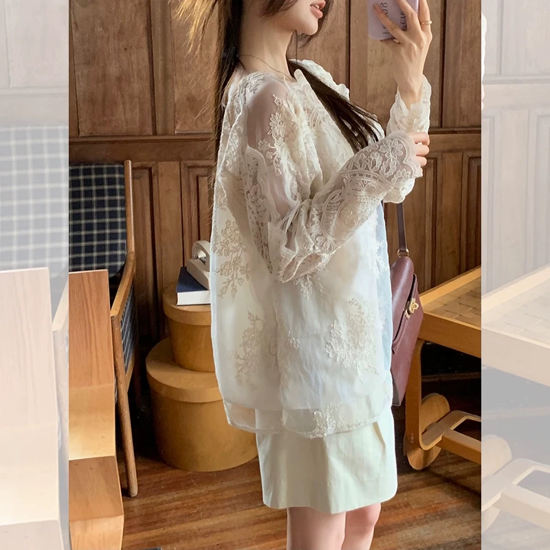 尤加利与桔梗 法式浪漫透视刺绣蕾丝上衣QC241041