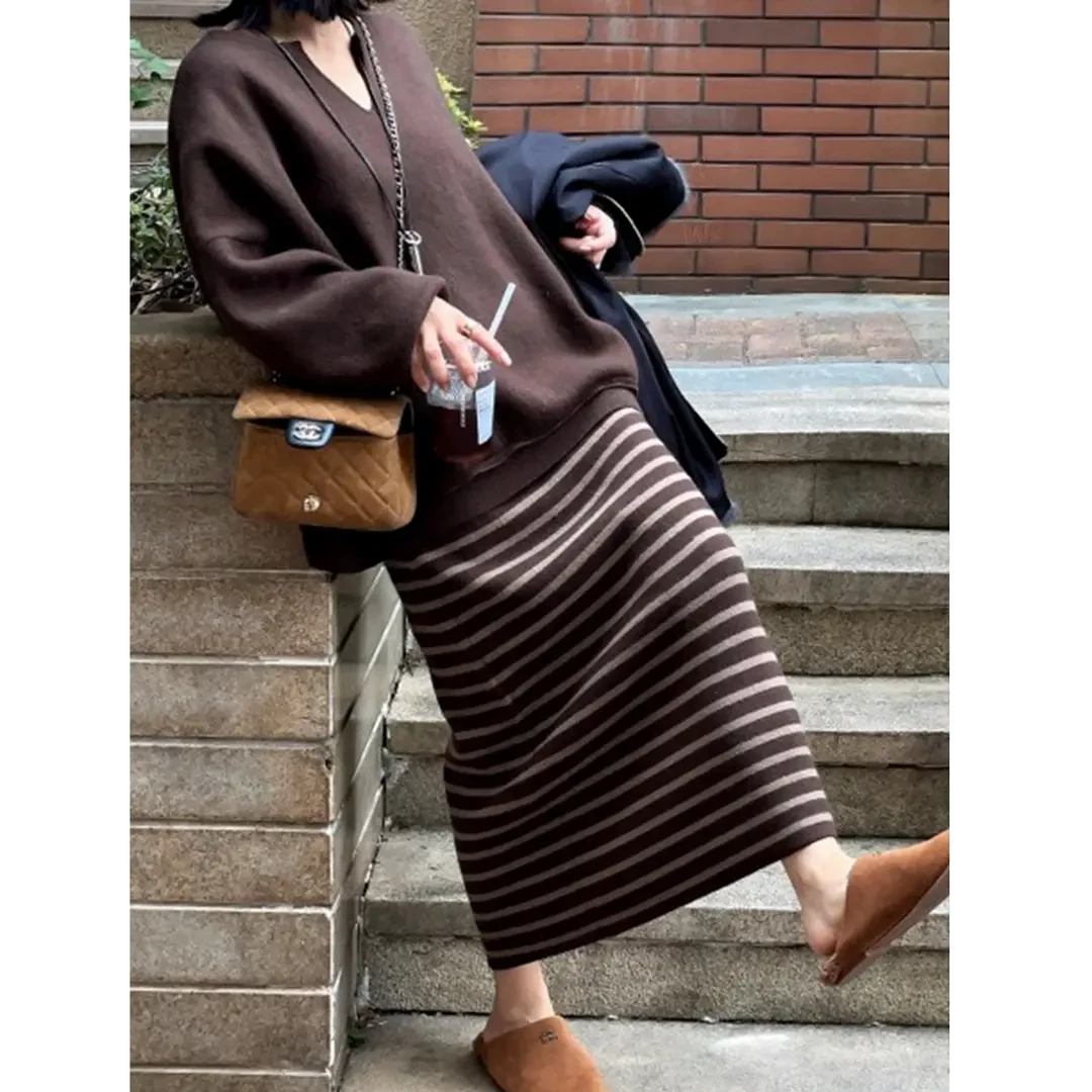 韩系秋冬穿搭一整套女百搭针织衫琥珀鎏金复古高级感条纹半身裙