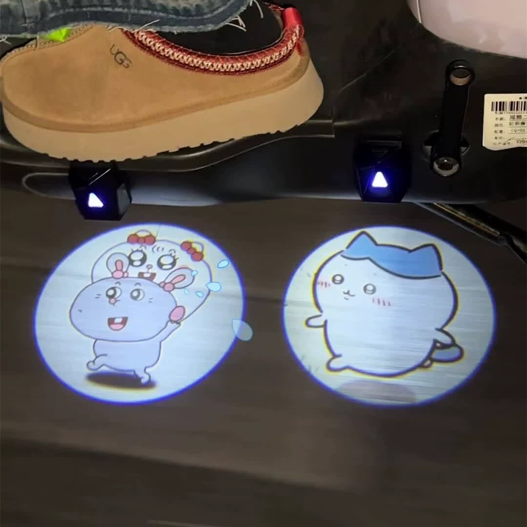 吉伊卡哇小八乌萨奇投影灯电动车装饰小配件户外可爱电动车投影灯