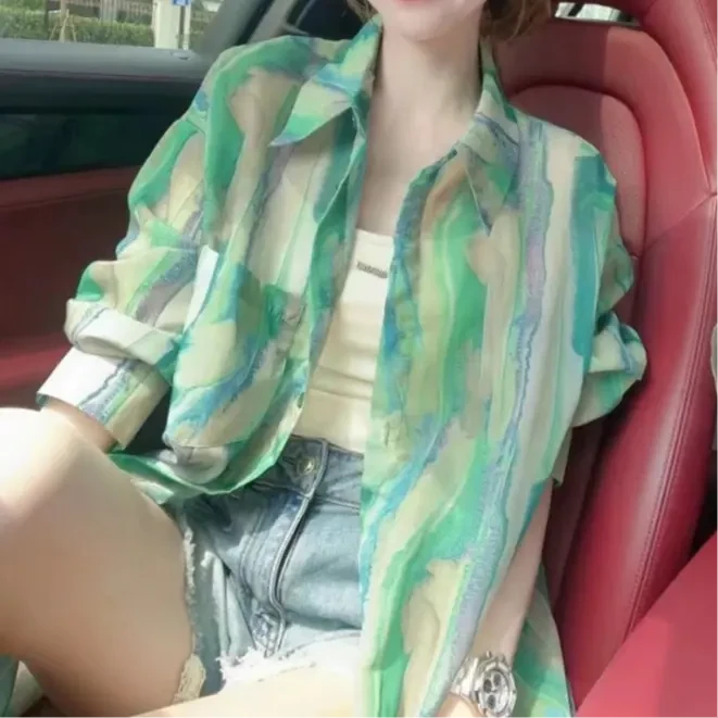 绿色印花防晒衬衫女春夏时尚洋气宽松休闲衬衣高级感上衣