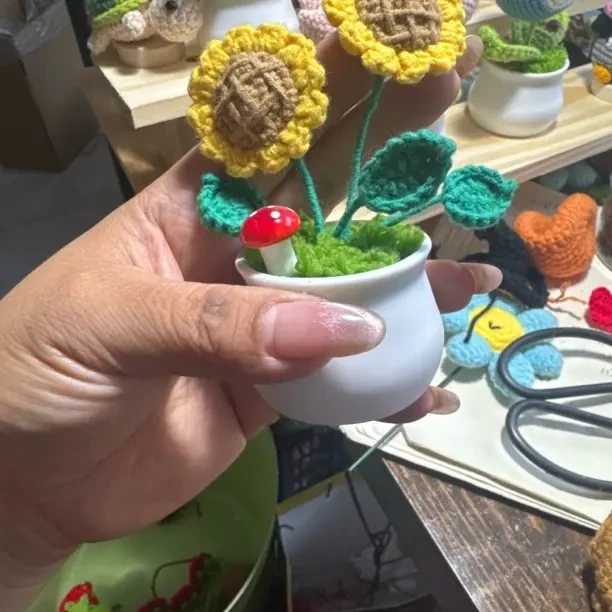 成品针织毛线花向日葵盆栽真花车载小饰品毕业季礼品