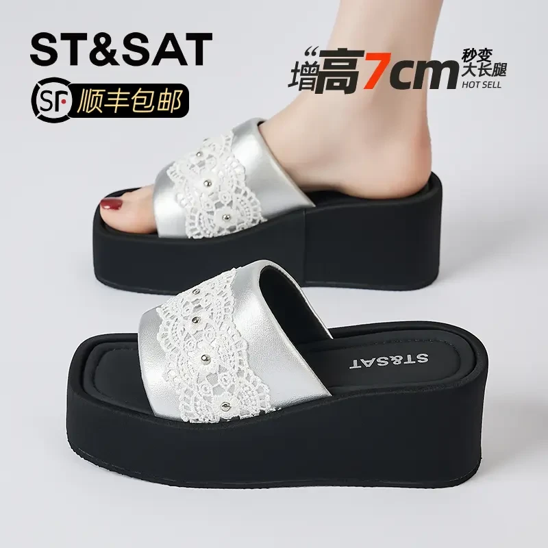 星期六小香风蕾丝坡跟一字拖鞋女2025秋外穿露趾配裙子铆钉凉拖鞋