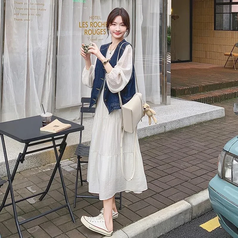 牛仔马甲白色连衣裙套装女开春2025超火减龄森系穿搭独特漂亮长裙