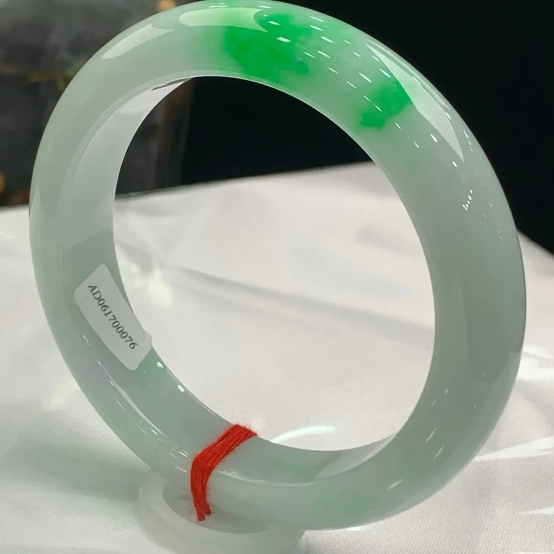 正宗天然缅甸翡翠手镯A货/飘阳绿/正圈/57*12.6*9.0 清爽完美