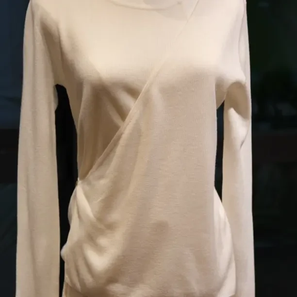 韩系交叉领气质通勤长袖套头V领针织衫秋季显瘦百搭打底上衣