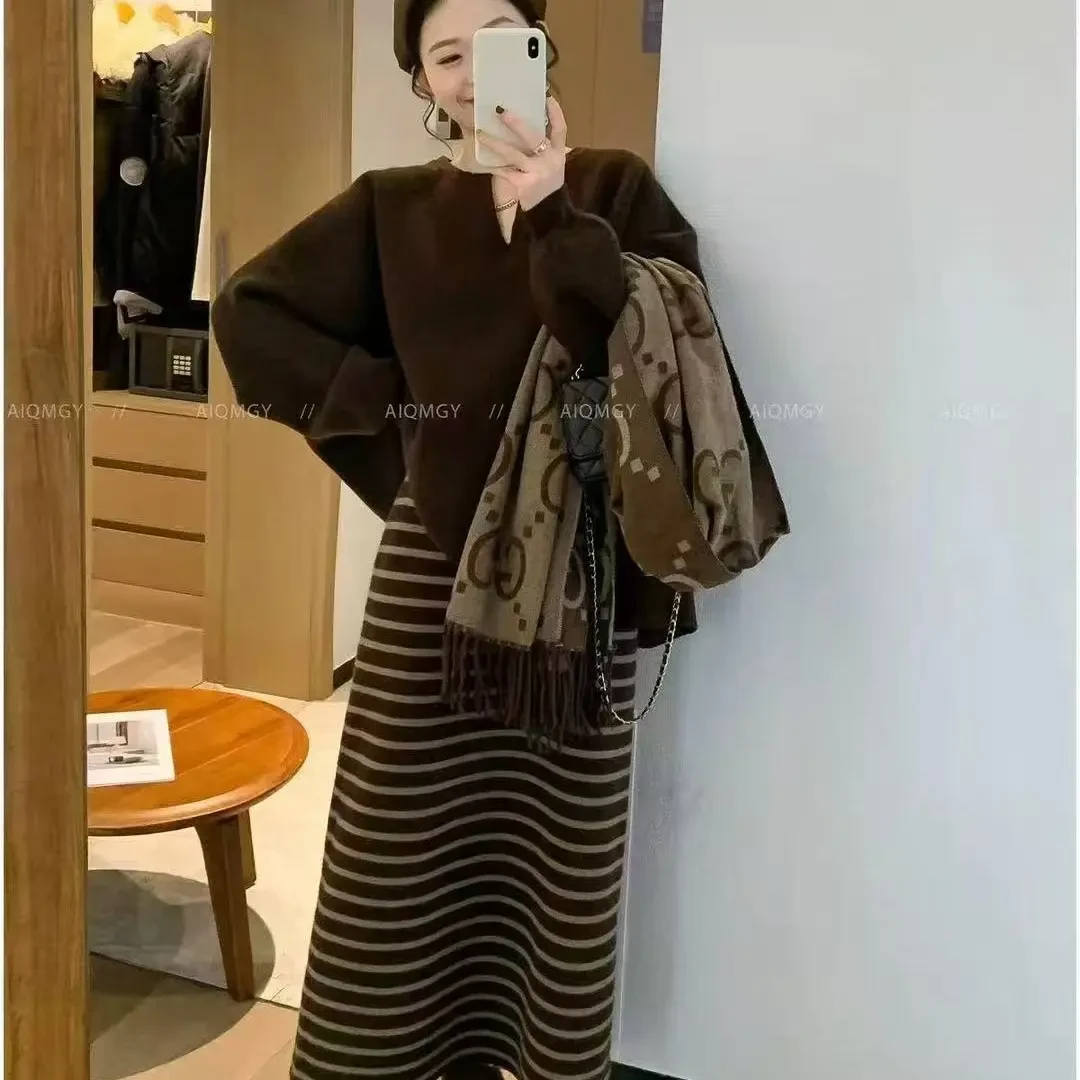 韩系复古松弛感V领针织毛衣条纹半身裙秋冬显瘦套装女