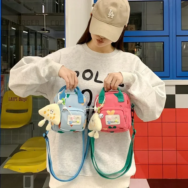 儿童包包糖果色小众日系清新百搭零钱包配饰包可爱字母印花斜跨包