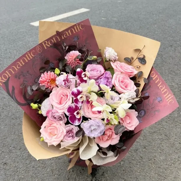 紫色玫瑰洋桔梗花束混搭鲜花束同城速递适合告白约会送女友