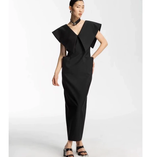 赫本风黑色无袖收腰连衣裙女2025夏季新款V领修身显瘦黑色长裙