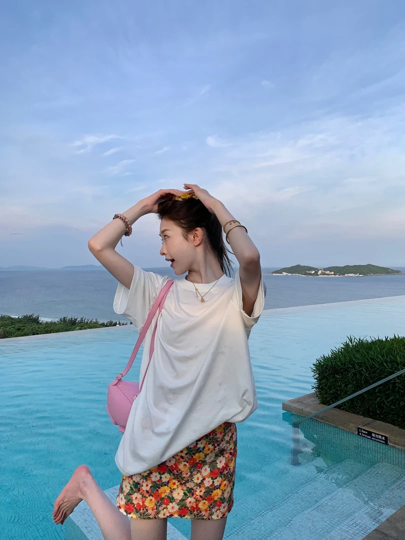 【现货运费险】休闲圆领短袖T恤+撞色别致气质显瘦洋气短裙套装女