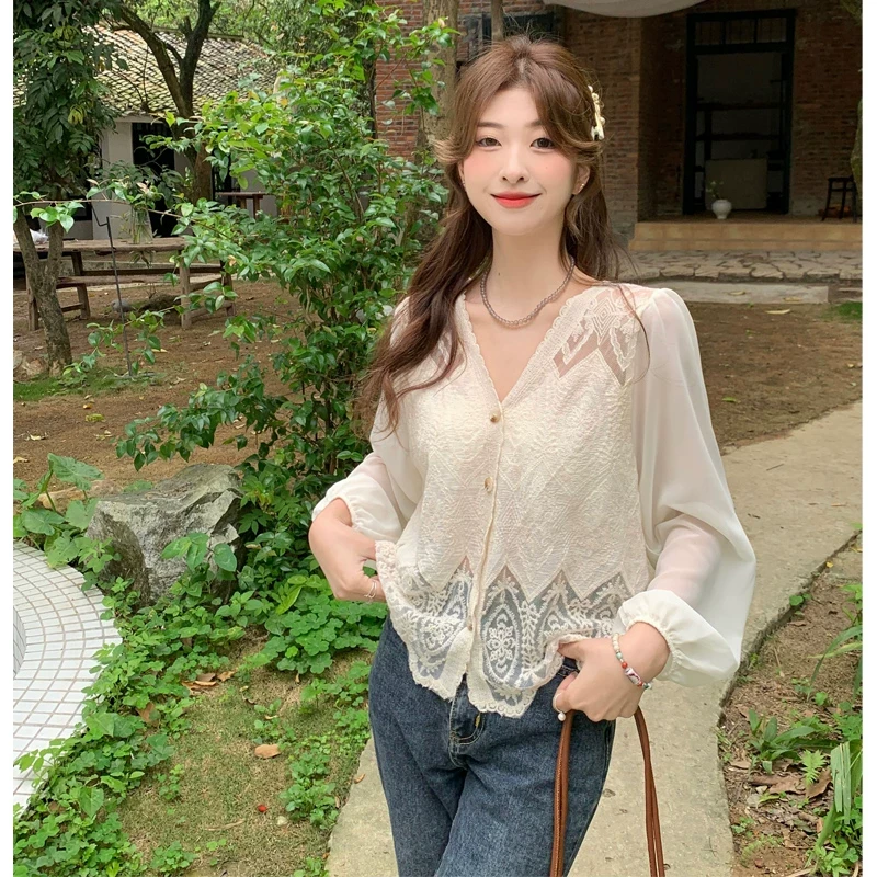 设计感勾花镂空温柔风上衣大码胖mm显瘦高级感防晒衫女长袖薄款夏