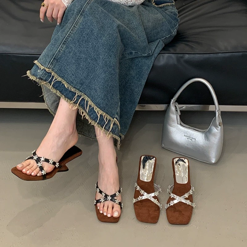 异型坡跟凉拖鞋女2025夏外穿半拖水钻高跟鞋方头粗跟中跟凉鞋