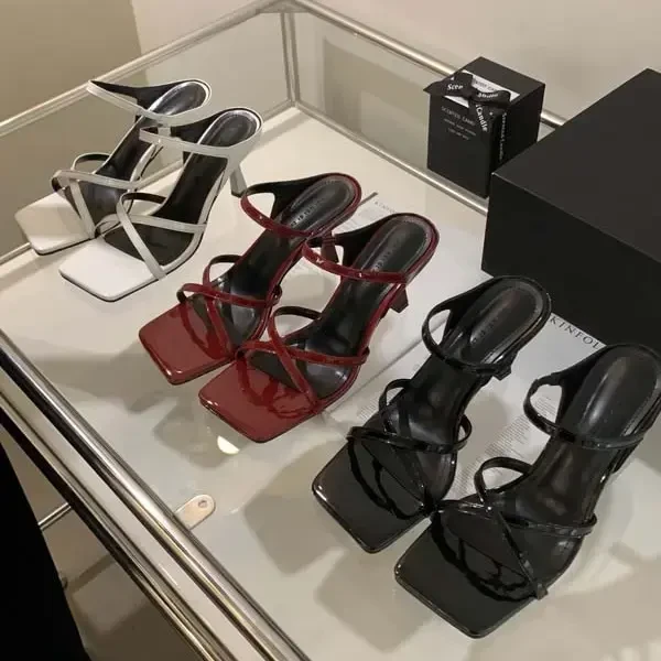 法式气质细跟一字凉拖鞋2025夏季新款时尚网红黑色方头高跟凉鞋女