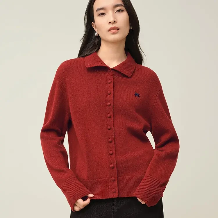 爱居兔2025年冬装新款显白复古慵懒高领针织毛衣女