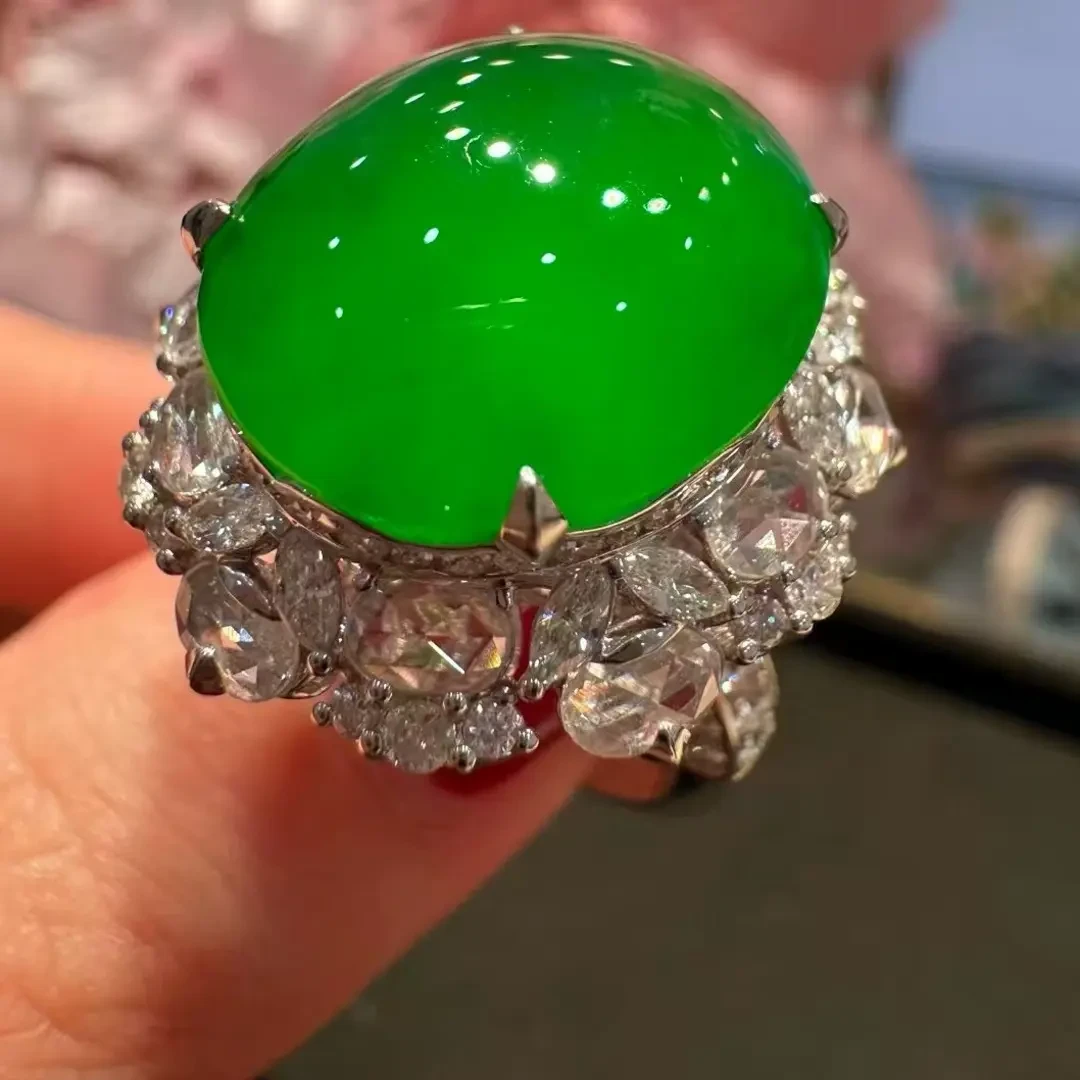 时尚欧若风绿翡翠鸽子蛋面戒指显白饰品