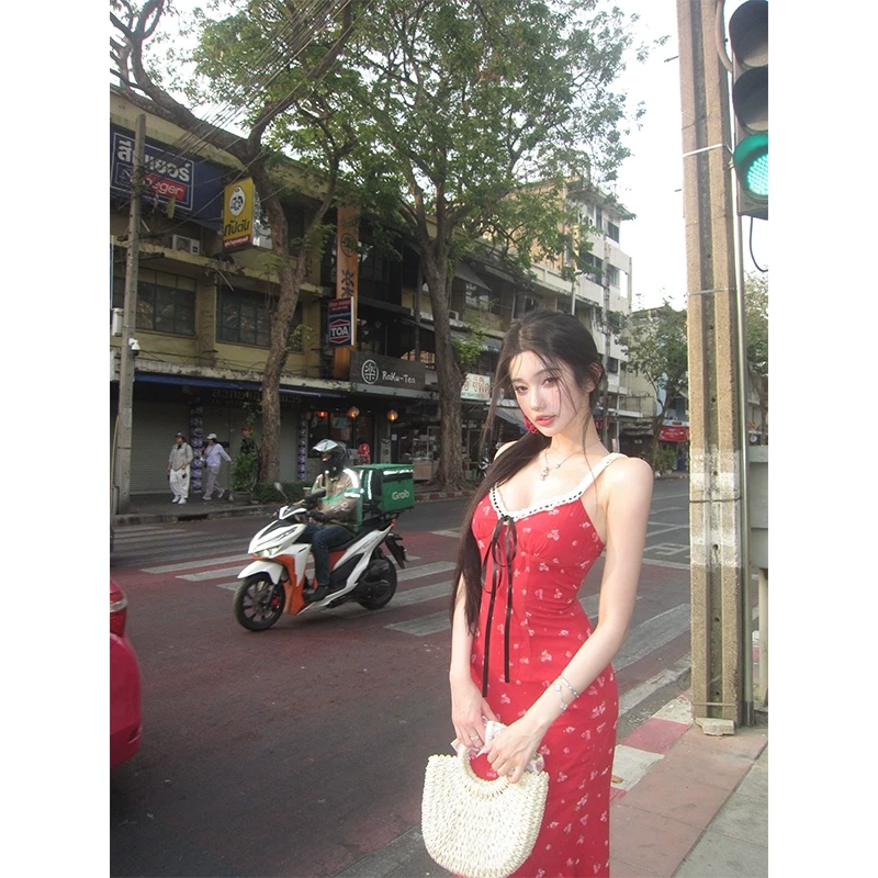 法式辣妹碎花红色连衣裙女纯欲性感收腰蕾丝蝴蝶结V领长裙