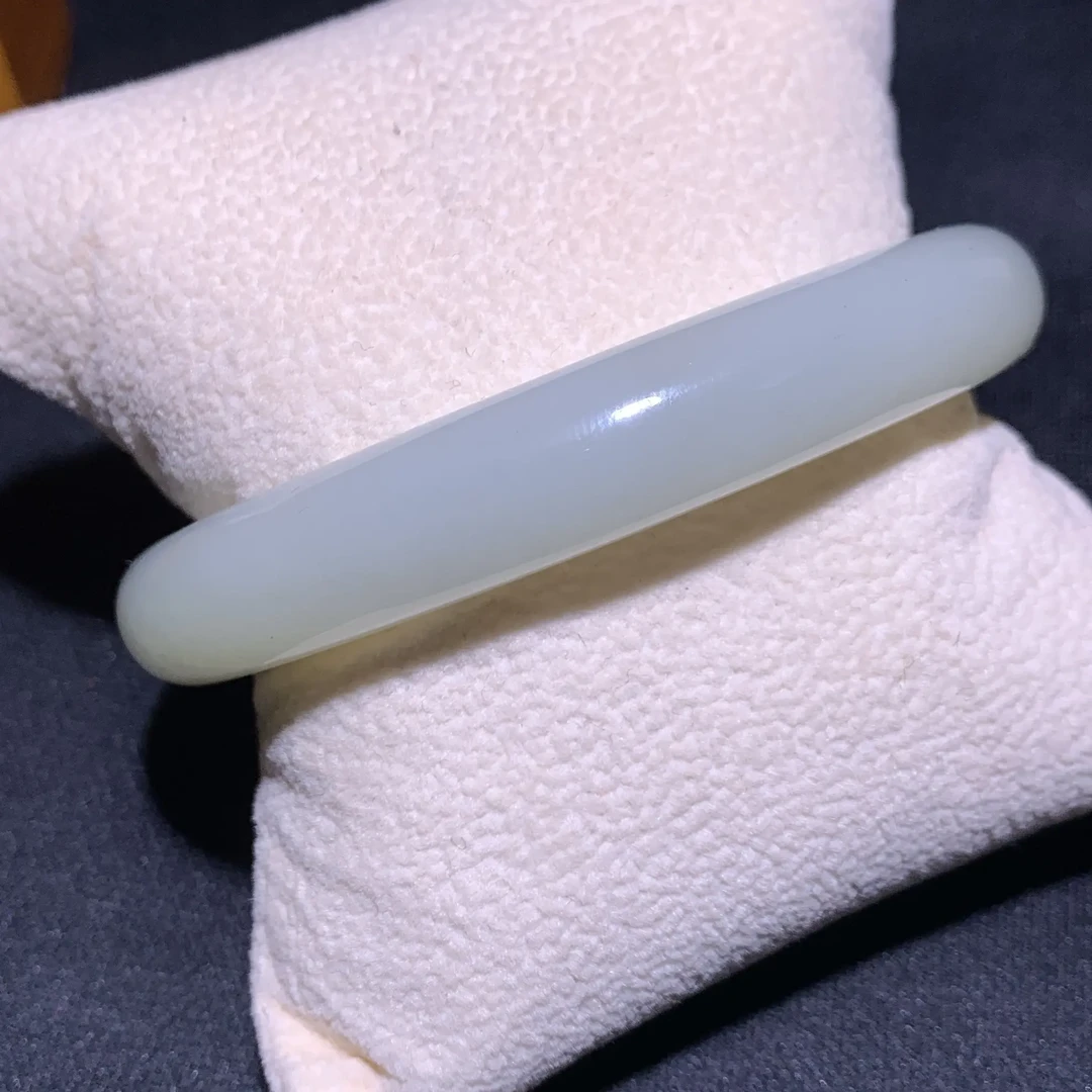 和田玉黑山料白玉手镯 内经56