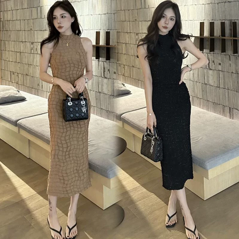 2025春夏季新款法式挂脖无袖气质连衣裙设计感修身显瘦性感包臀裙