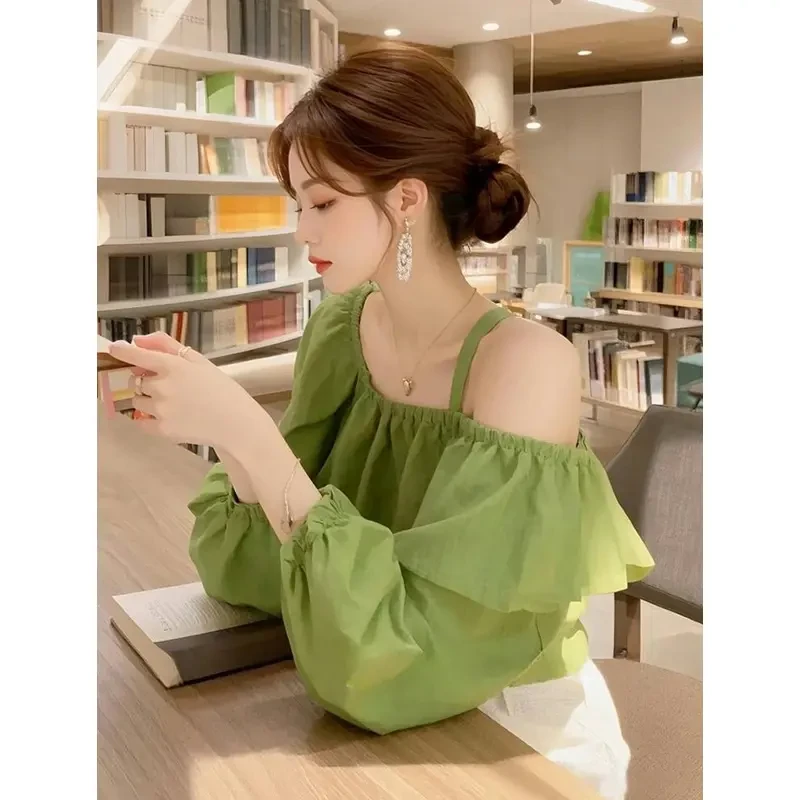 绿色露肩衬衫女高级感轻奢减龄洋气2025春装新款多巴胺绝美小上衣