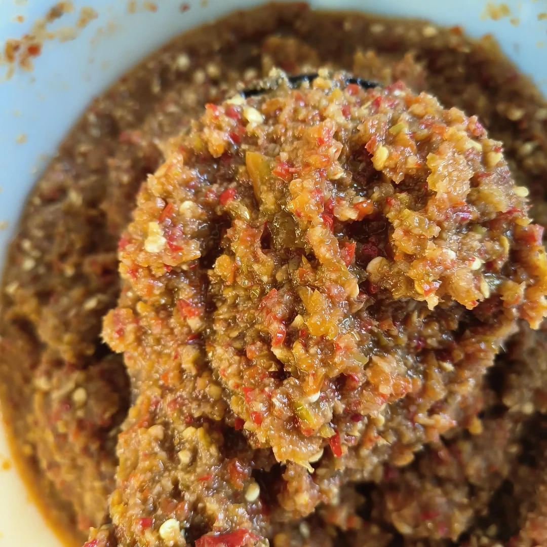 传统工艺手工制作采用露天新鲜现摘本地土辣椒又香又辣下饭菜