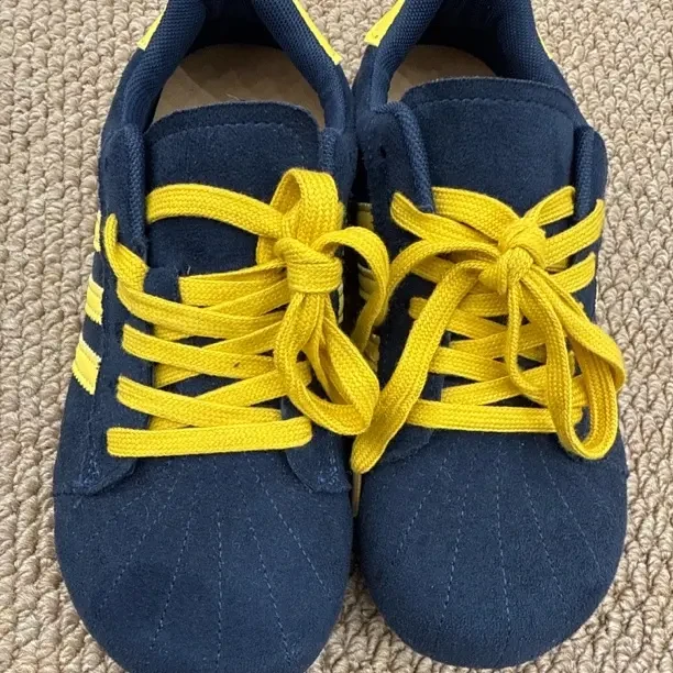 圆头车缝线系带耐磨胶粘抑菌时尚休闲鞋德训鞋秋季