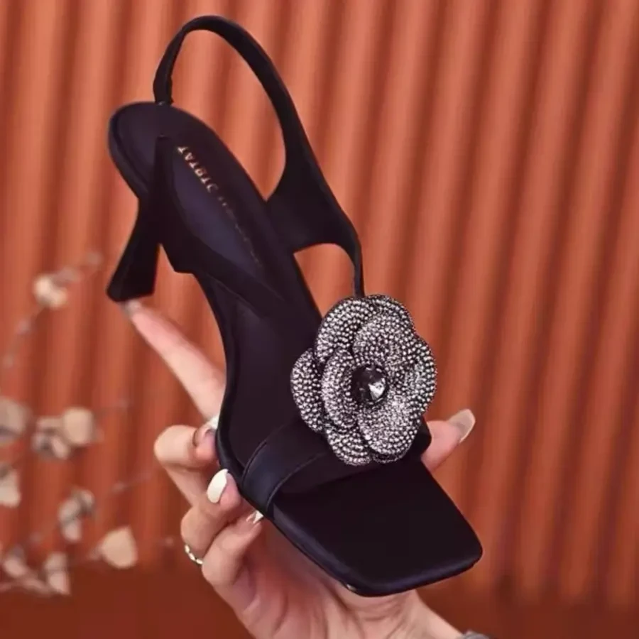 时尚方头高跟鞋2025夏季新款气质山茶花朵镂空细跟百搭不累脚凉鞋