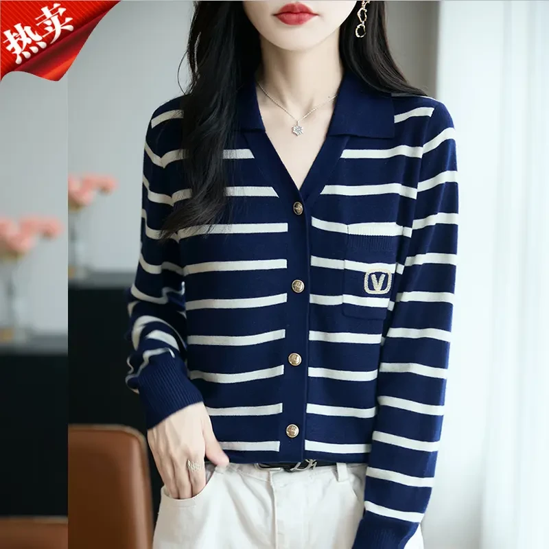 品牌时尚正品春秋通勤约会修身显瘦V领金扣条纹长袖针织开衫