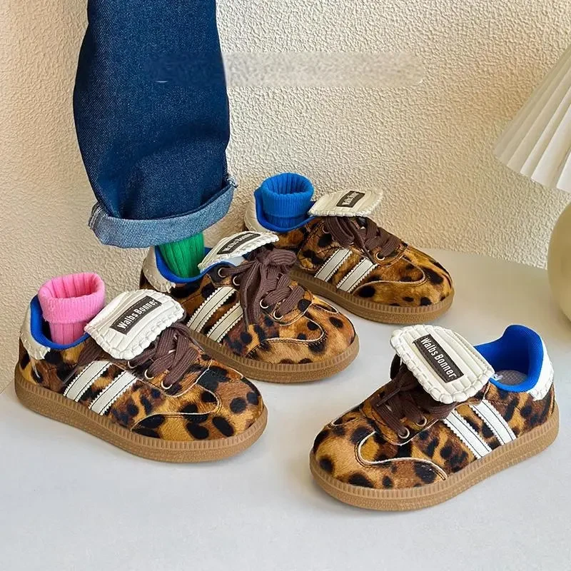 韩版儿童马毛德训鞋复古翻盖男女童豹纹板鞋春秋新款中大童阿甘鞋