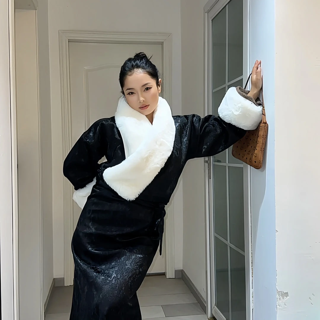 秋冬新款辣妹加绒藏袍 双层保暖 袖口领口毛可拆卸 里附和颗粒绒