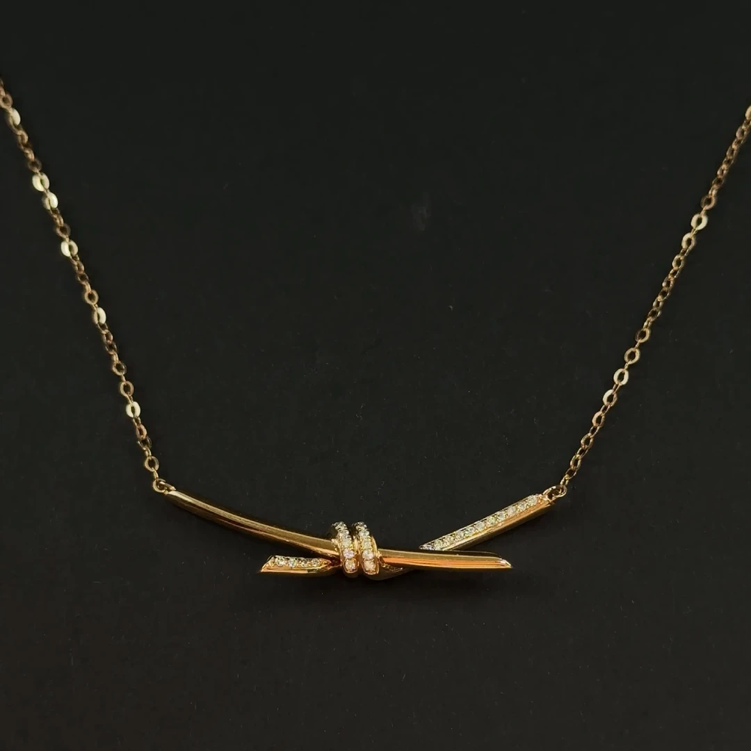 18k红钻石绳结项链