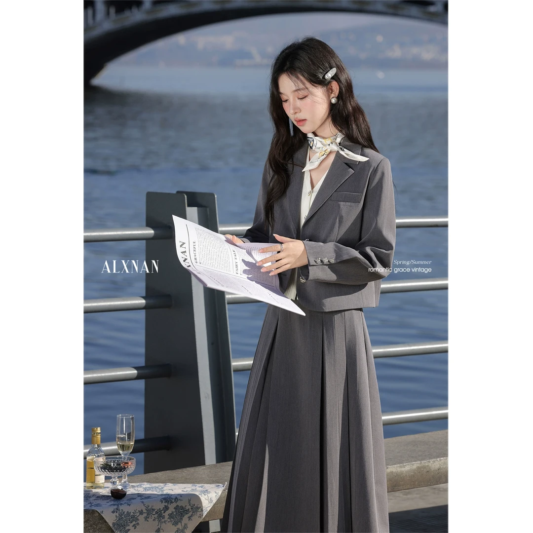鹿向南「挪威少女」灰色高级西装半身裙套装女2025年春季新款L52911