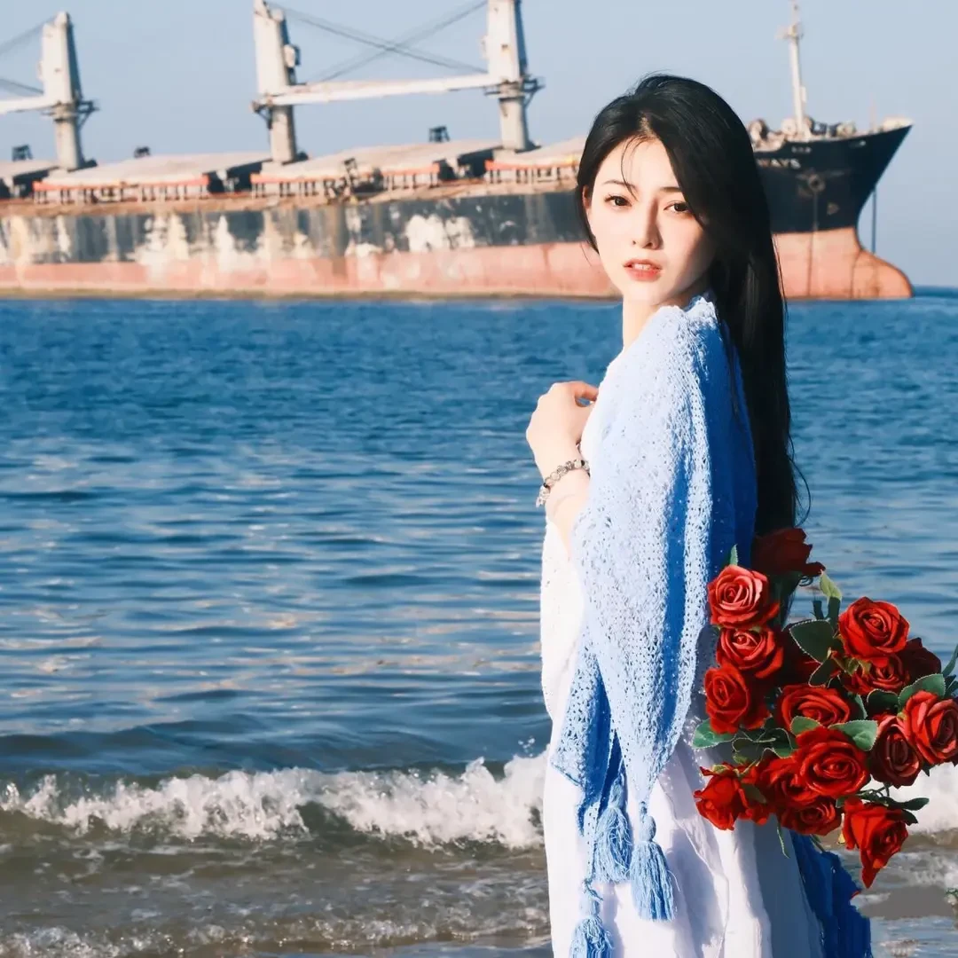 云南大理民族风披肩海边大草原旅游拍照配吊带连衣裙开衫外套防晒