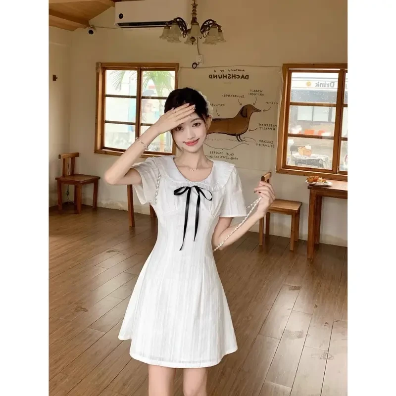 夏季2025裙子法式连衣裙高级感气质大方得体白色娃娃领连衣裙
