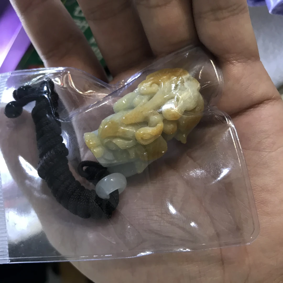 天然翡翠貔貅吊坠 胶润俏色 精雕工艺 男女款挂件