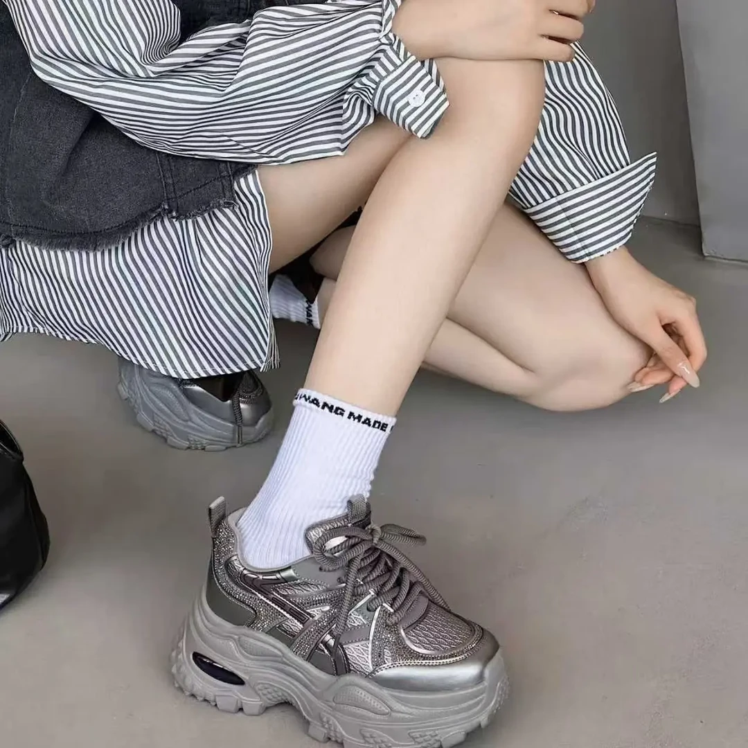 2025新款冬季加绒头层牛皮内增高松糕厚底水钻系带休闲老爹鞋百搭