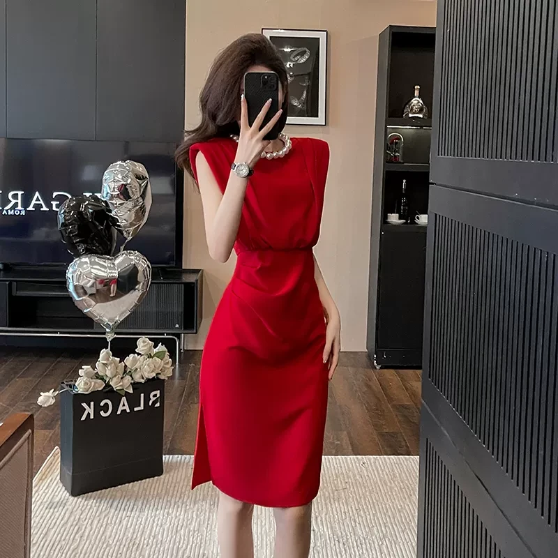 高级感红色钉珠连衣裙女夏季2025新款气质无袖小众宴会礼服修身裙