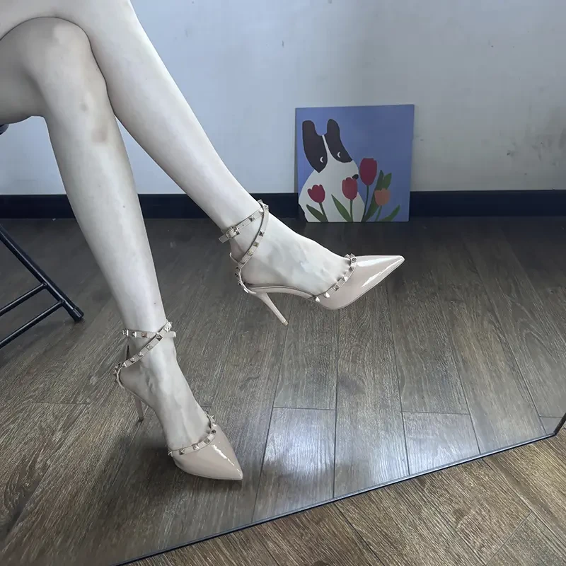 铆钉中空一字扣交叉带凉鞋女夏性感黑色高跟鞋细跟柳钉气质单鞋女