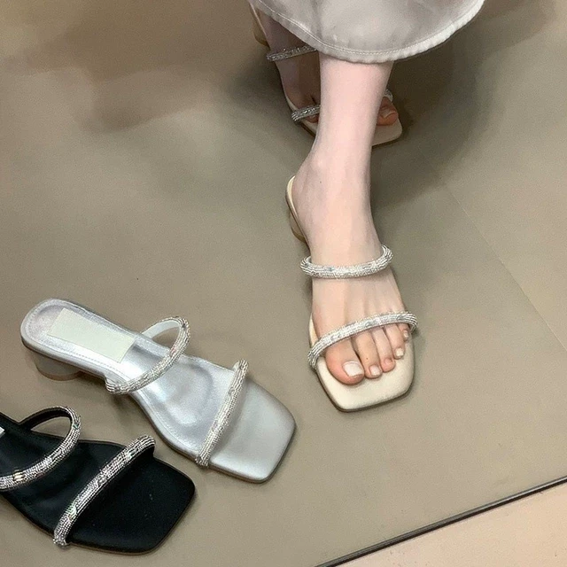 银色夏季一字拖水钻粗跟配裙子时尚细带低跟方头凉鞋女