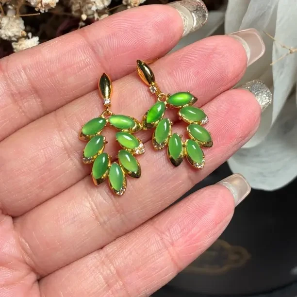 天然和田玉果绿色猫眼碧玉925银镶嵌耳饰,金枝玉叶精致女款耳坠