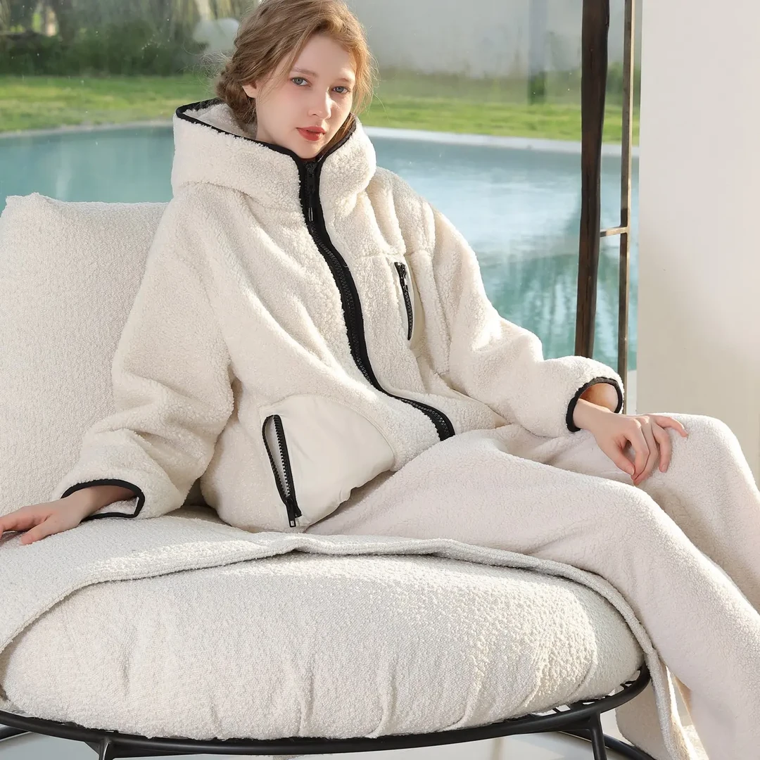 【诺曼蒂克】羊羔绒女款连帽套装家居服可外穿不臃肿256316