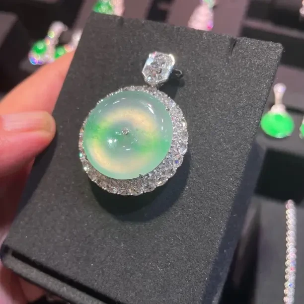 冰飘花平安扣翡翠18K金镶嵌镶金镶钻18K金钻石镶嵌冰种阳绿满钻