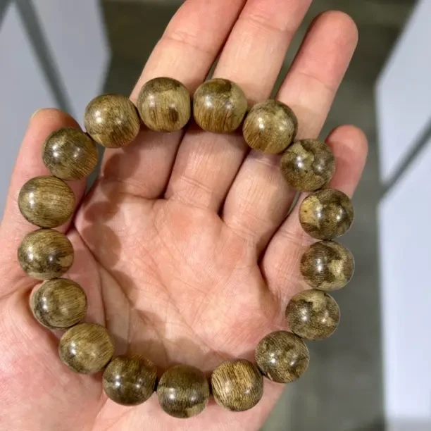 沉香正区菩萨棋单圈1.3 16克+