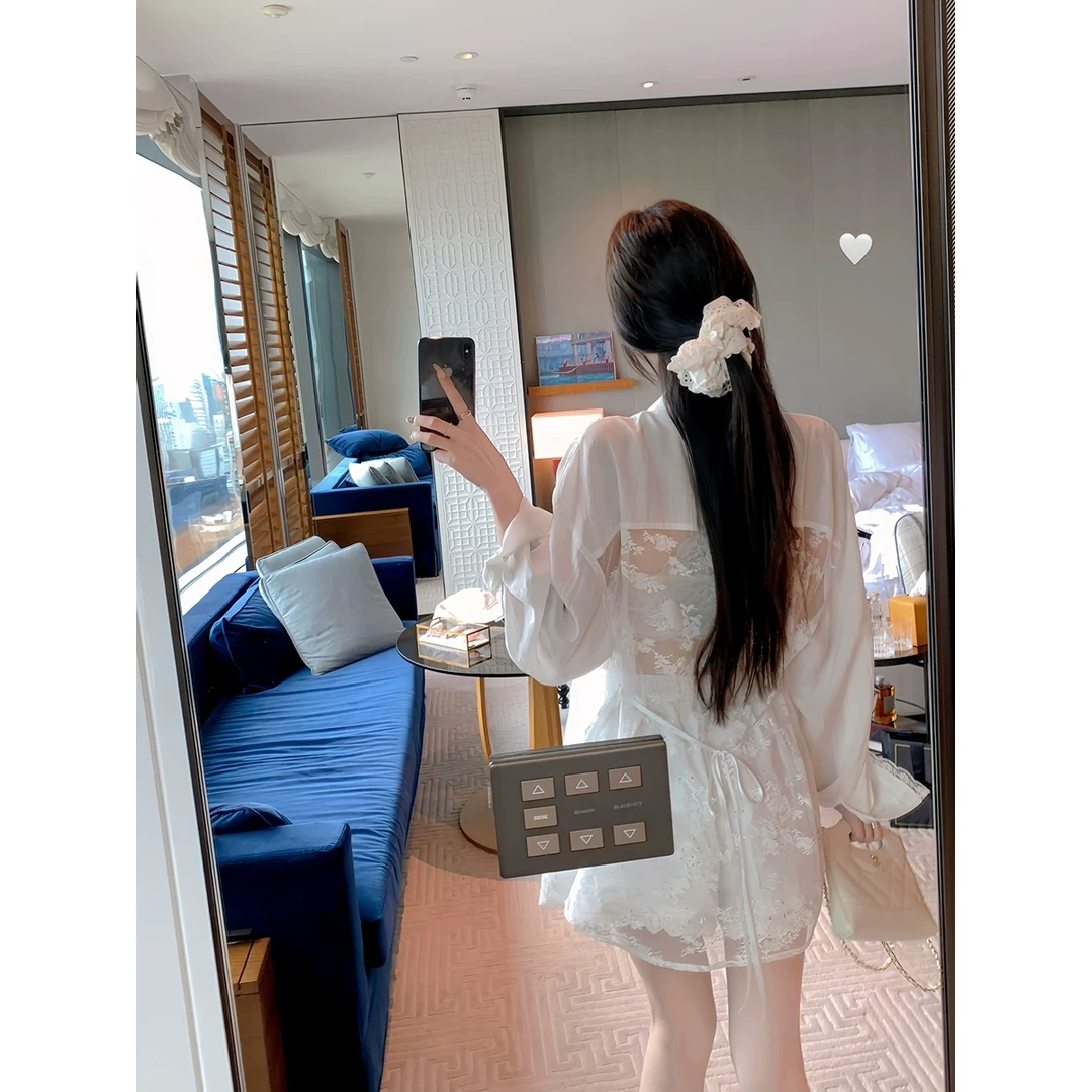 白水女  清仓  镂空蕾丝衬衫女设计感慵懒宽松上衣 B50449976