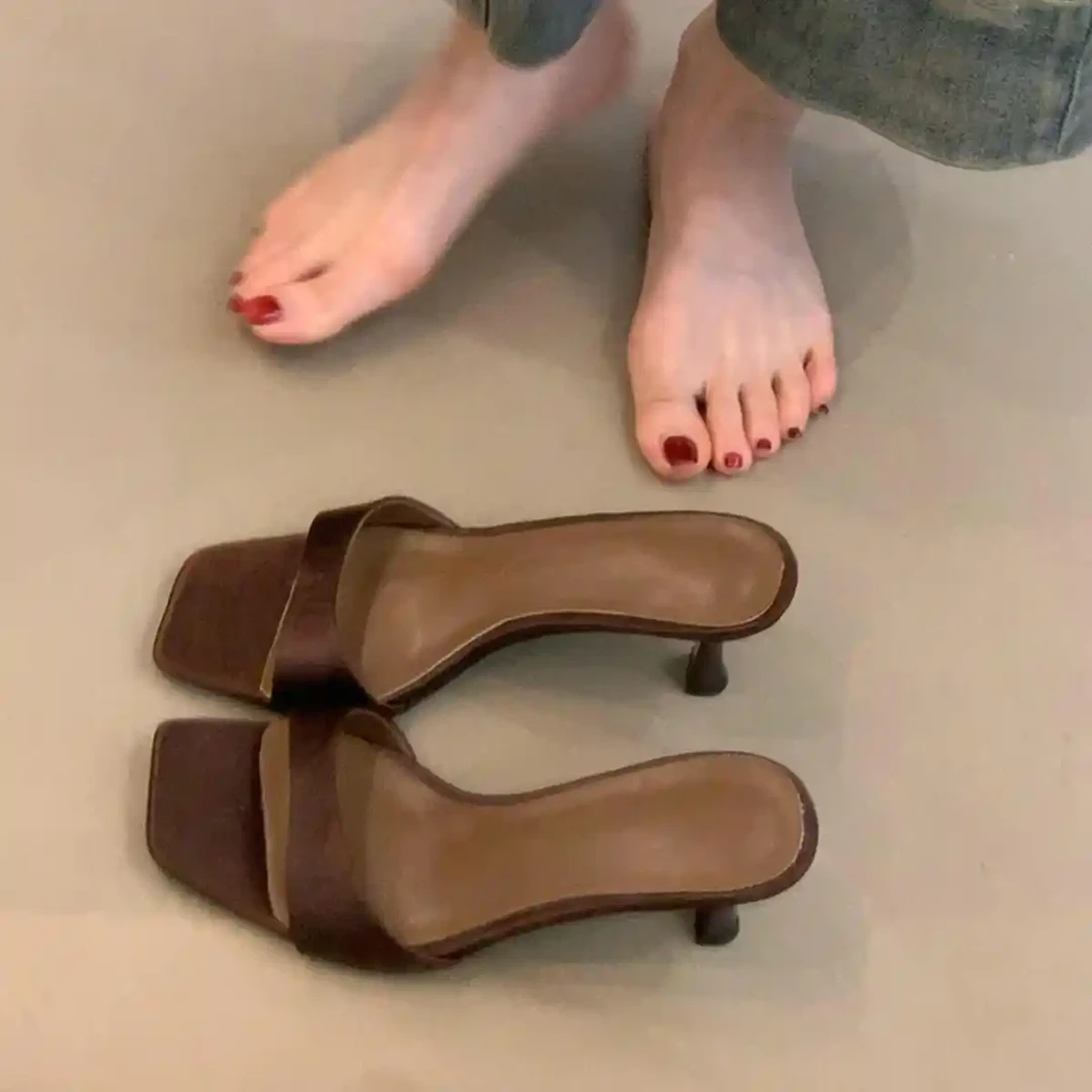 高级感~夏季复古风一脚蹬外穿一字拖鞋女极简方头露趾高跟凉鞋