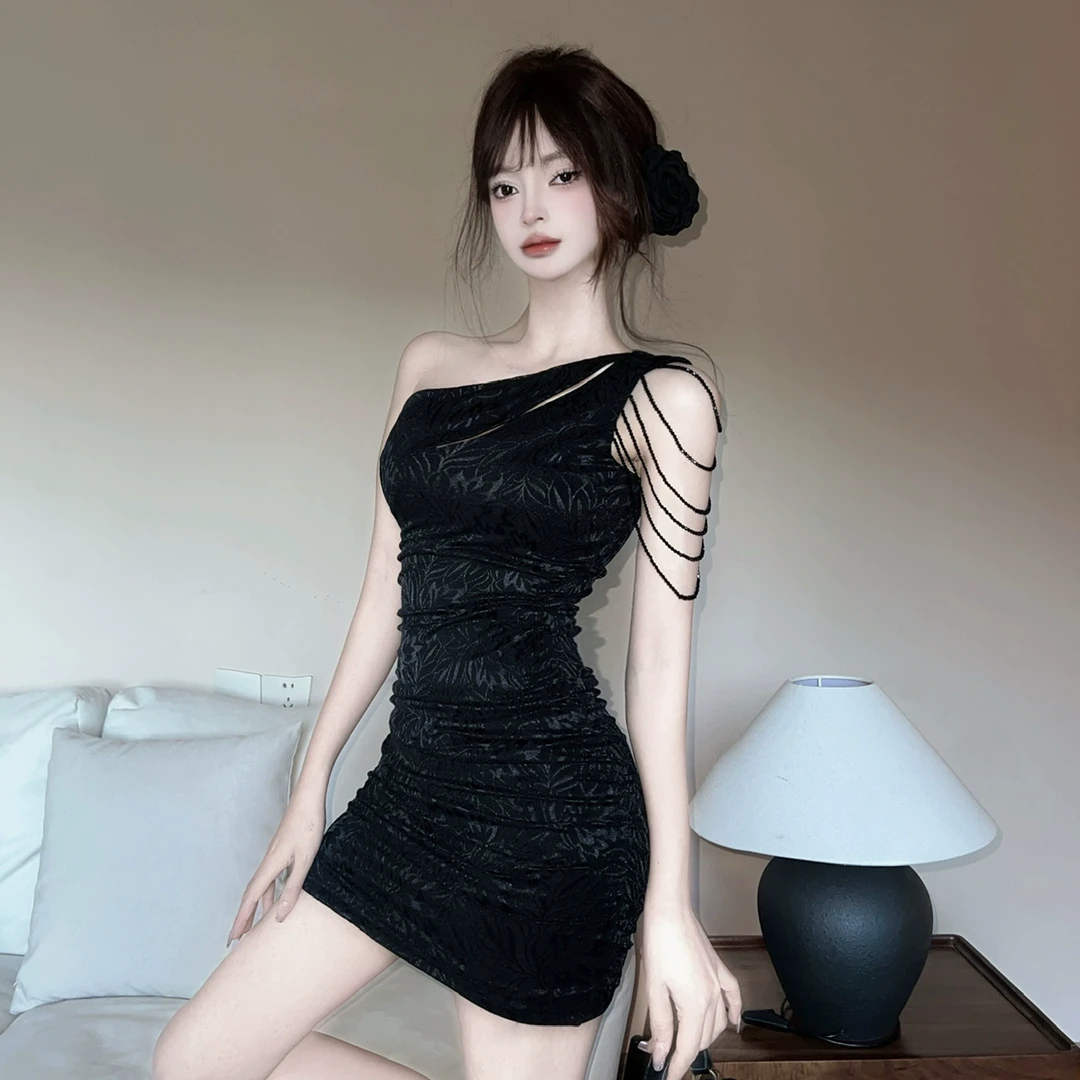 2025早春新款纯欲辣妹小个子斜肩露肩流苏性感紧身包臀夜店连衣裙