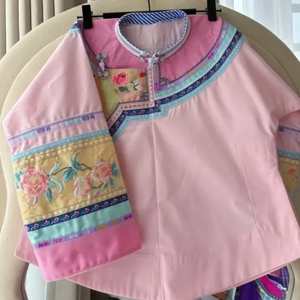 少数民族风粉色温柔系列秋冬刺绣上衣展现国风魅力