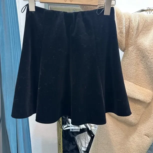 经典黑色A字型半身裙百搭时尚优雅通勤休闲